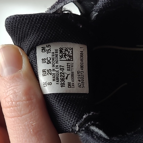 Puma kid size 9 sneakers, black and pink, le - Picture 4 of 4